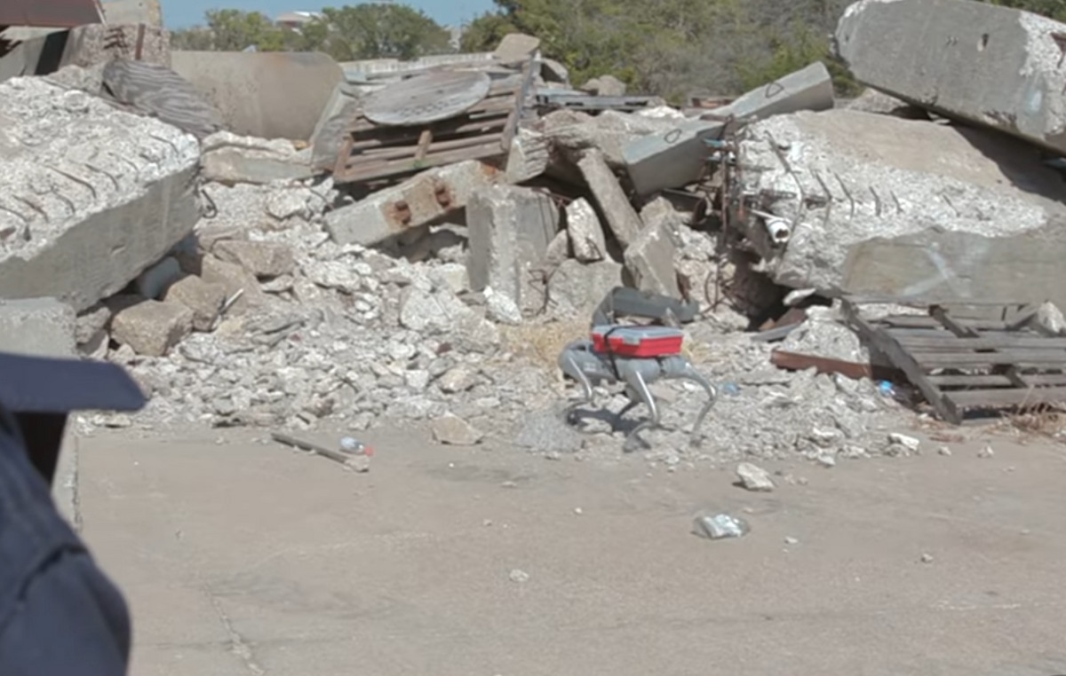 Νέα Εποχή στην Έρευνα και Διάσωση: Ρομπότ-Σκύλος με AI που «Θυμάται» Διαδρομές και Λαμβάνει Αποφάσεις σε Πραγματικό Χρόνο!